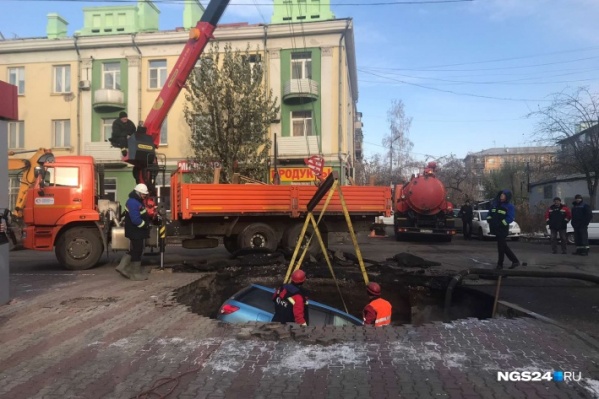 Автомобиль попал в кипяток Автомобиль попал в кипяток