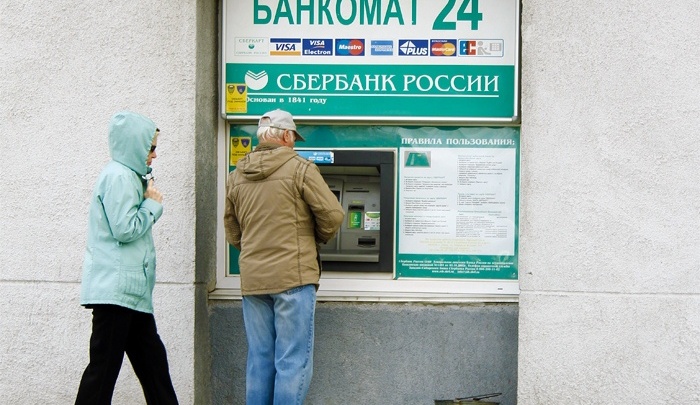 «И деньги кончились, и автобус ушел»: жители села под Красноярском ездят получать зарплату за 120 км