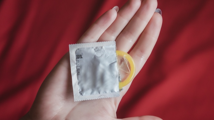 Изъяли около 50 тысяч штук: пермячку будут судить за продажу дырявых презервативов