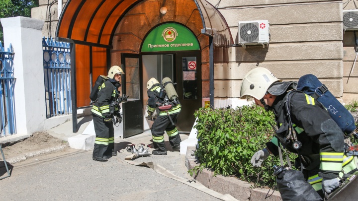 «По легенде замкнула проводка»: в Волгограде эвакуировали пациентов больницы № 5