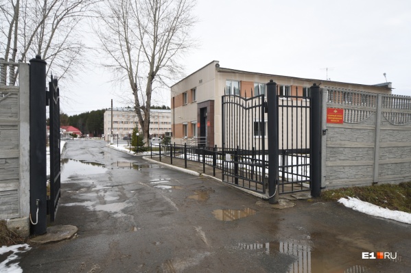 Павла попросили приехать в Егоршино в областной призывной пункт. Якобы чтобы показать документы, по которым положена отсрочка. Но больше с территории призывного пункта его не выпустили Павла попросили приехать в Егоршино в областной призывной пункт. Якобы чтобы показать документы, по которым положена отсрочка. Но больше с территории призывного пункта его не выпустили