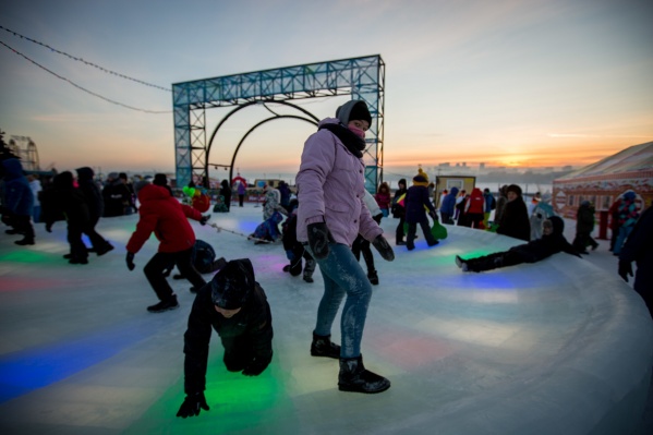 Ледовый городок открылся после морозов Ледовый городок открылся после морозов
