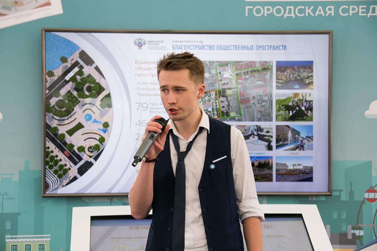 Автор проекта рад, что вокруг стелы, сделанной по его эскизам, идут разговоры Автор проекта рад, что вокруг стелы, сделанной по его эскизам, идут разговоры