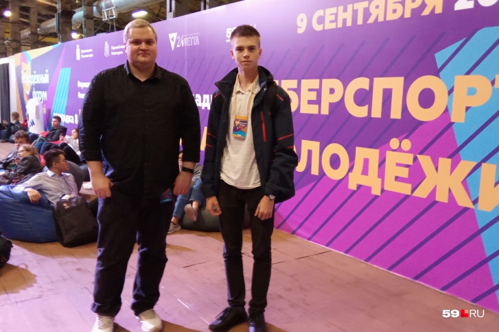 Никита Кулаков и Коля Герасимов на молодежном форуме в Перми Никита Кулаков и Коля Герасимов на молодежном форуме в Перми