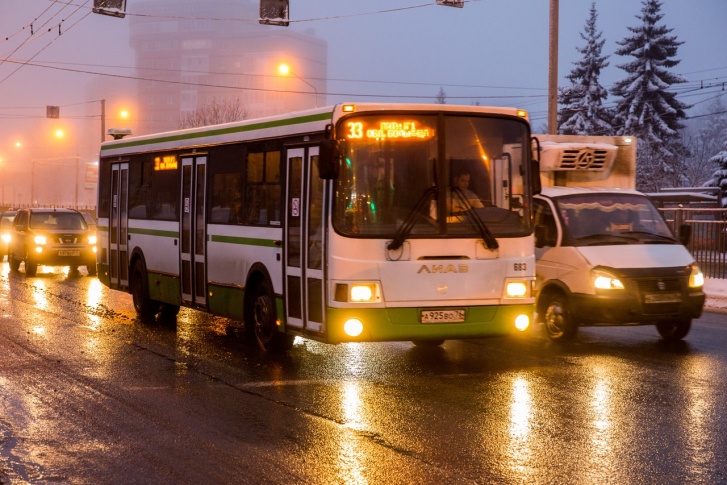 Приходится изрядно померзнуть в ожидании автобуса Приходится изрядно померзнуть в ожидании автобуса