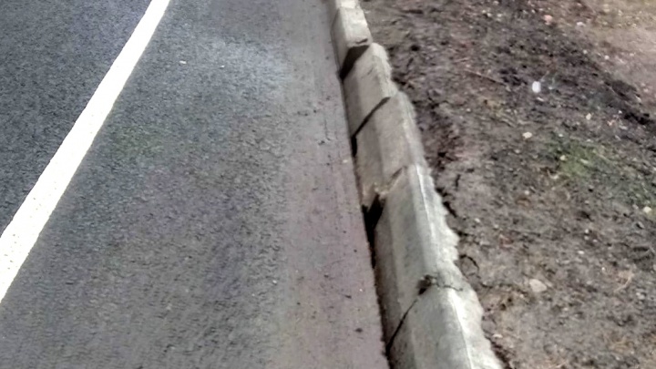 «Зимой лягут все»: в Ярославле автомобилисты недовольны качеством отремонтированных дорог