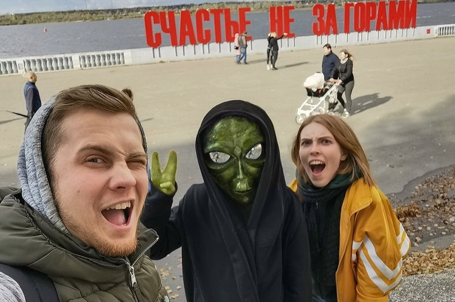 Недавно пермские фотографы устроили фотосессию для инопланетянина и провели экскурсию по городу. Фотосессия была связана с одним событием, но каким?
