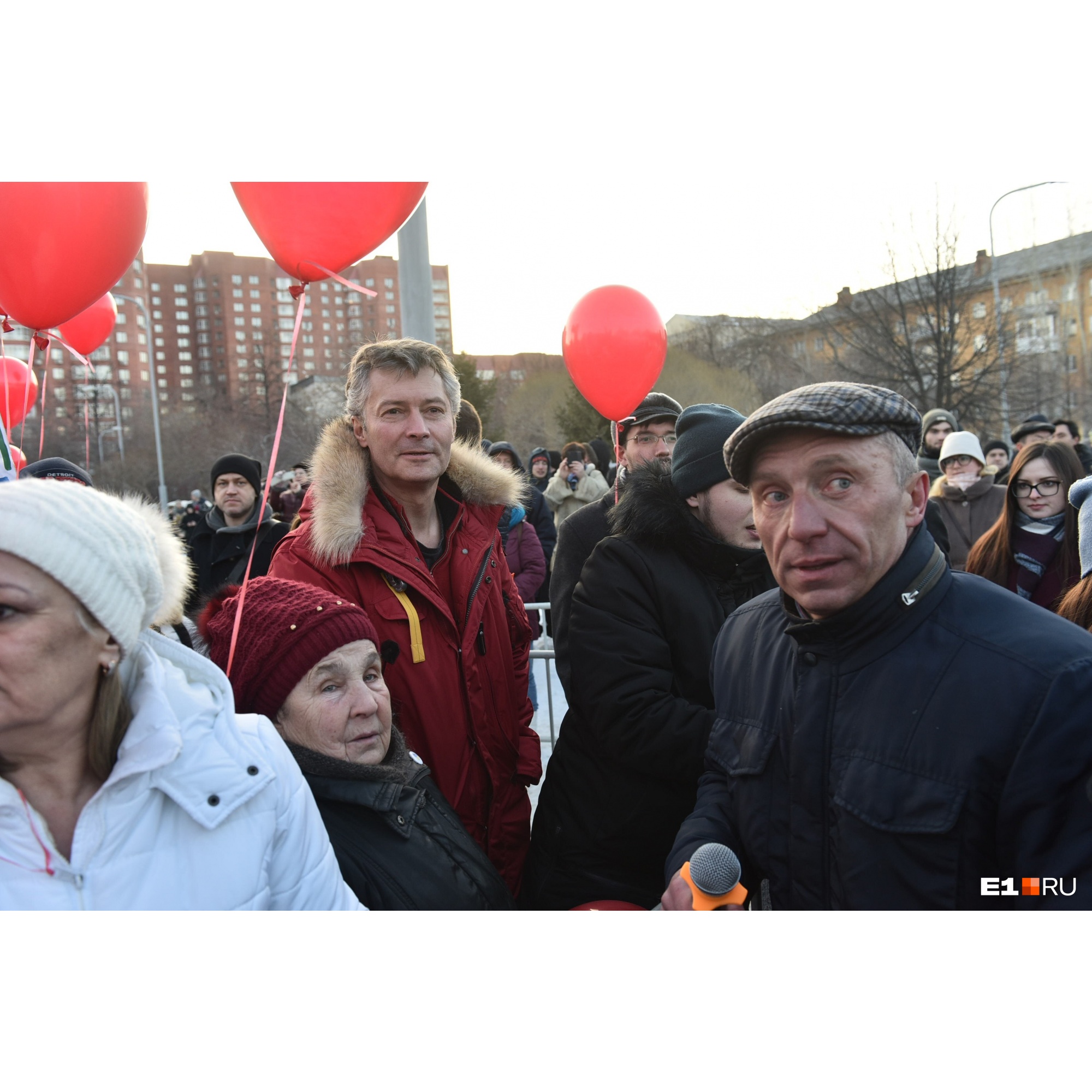 Дмитрий Головин справа, слева в красной куртке — Ройзман Дмитрий Головин справа, слева в красной куртке — Ройзман