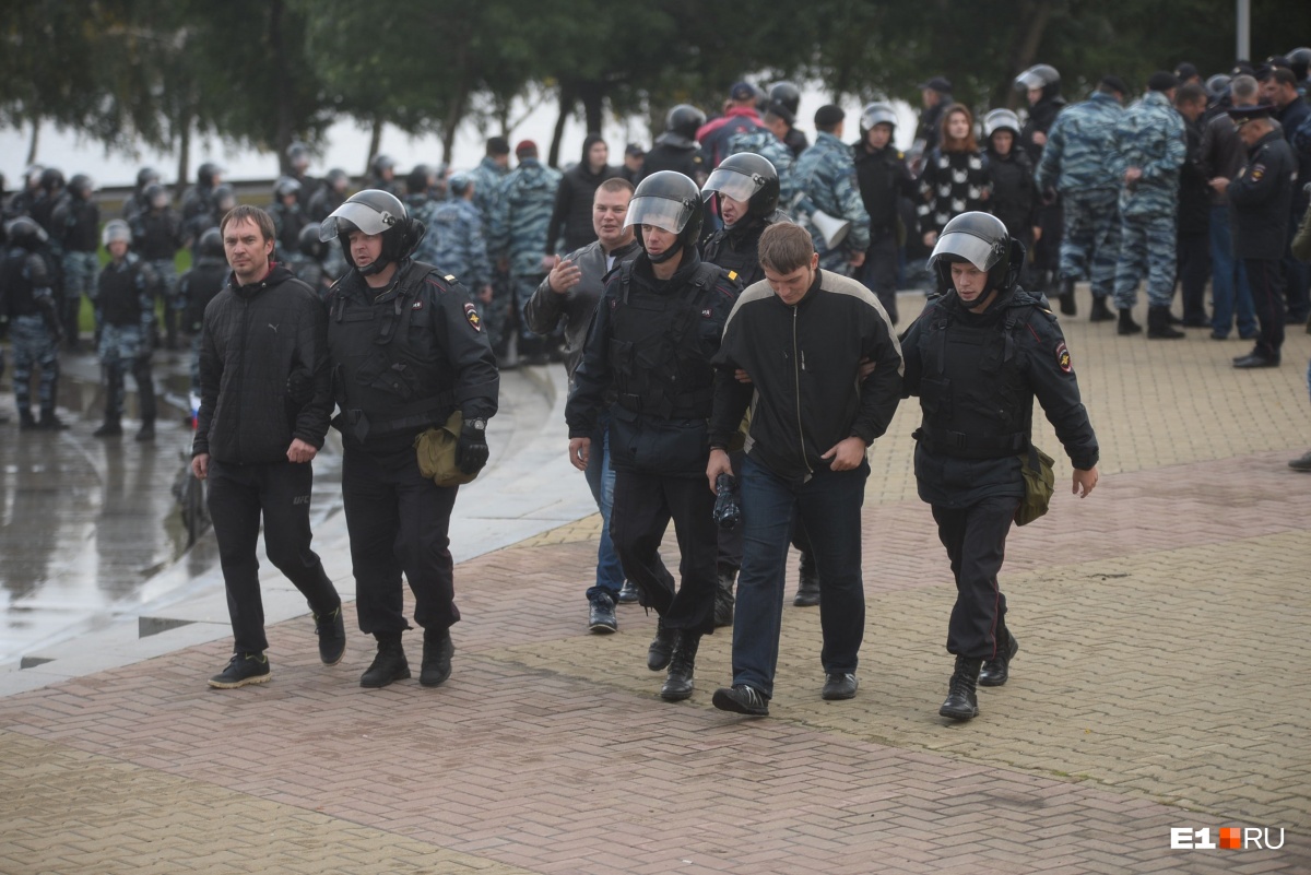 Оцепили центр, задержали десятки человек: все об акции против пенсионной реформы в Екатеринбурге