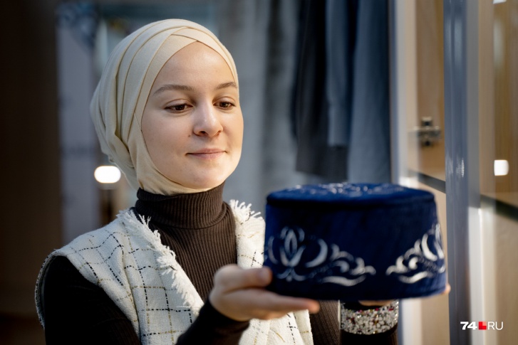 Все крупные магазины мусульманской одежды традиционно в Татарстане и Башкортостане, а вот в Челябинске купить наряды было почти невозможно, рассказывает Дарья Шамсутдинова