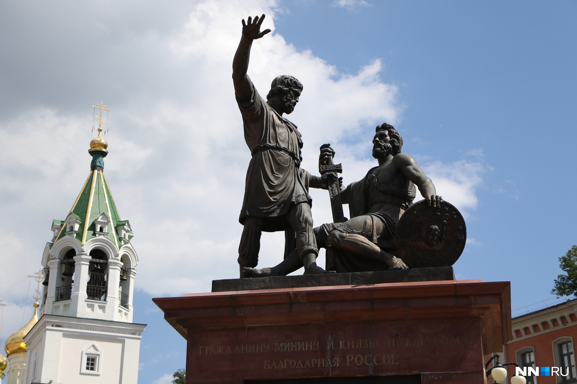 Копия памятника минину и пожарскому. Памятник Минину и Пожарскому в Москве и Нижнем Новгороде. Минин и Пожарский памятник в Нижнем Новгороде. День народного единства Минин и Пожарский Нижний Новгород. Минин и Пожарский памятник Екатеринбурге.