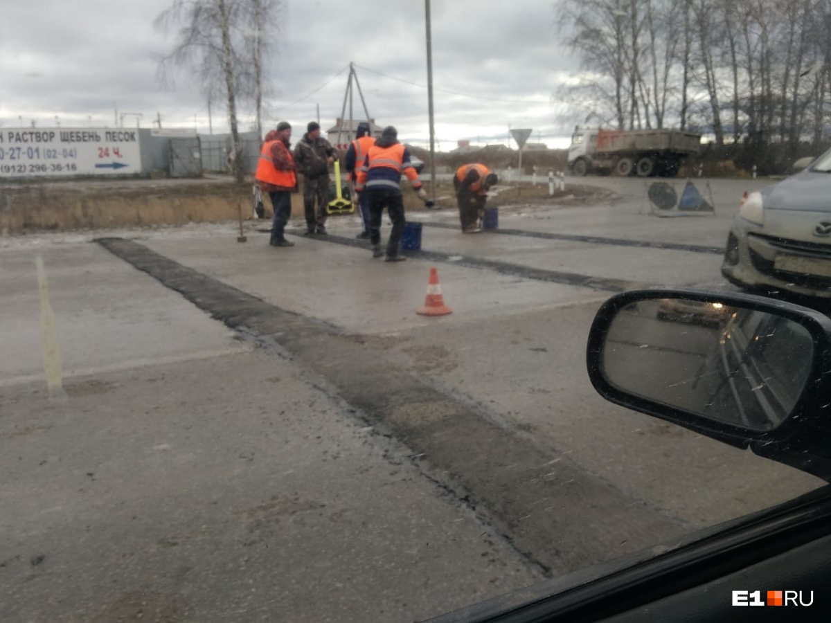 Изуродовали дорогу»: из-за установленных в выходные шумовых полос Полевской  тракт замер в пробках | 06.11.2018 | Екатеринбург - БезФормата