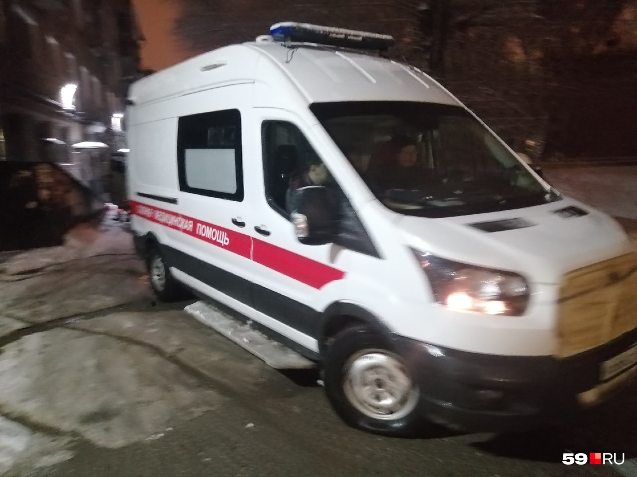 На месте дежурит скорая помощь На месте дежурит скорая помощь