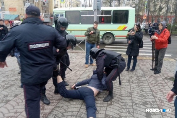 Митинг 5 мая закончился задержаниями Митинг 5 мая закончился задержаниями