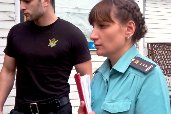 Женщина дважды меняла фамилию, а затем отчество и имя Женщина дважды меняла фамилию, а затем отчество и имя