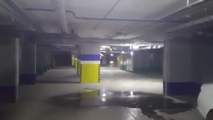 В Уфе в элитном жилом комплексе затопило паркинг