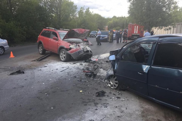 В столкновении Mitsubishi Outlander и Renault Logan погиб водитель Renault В столкновении Mitsubishi Outlander и Renault Logan погиб водитель Renault
