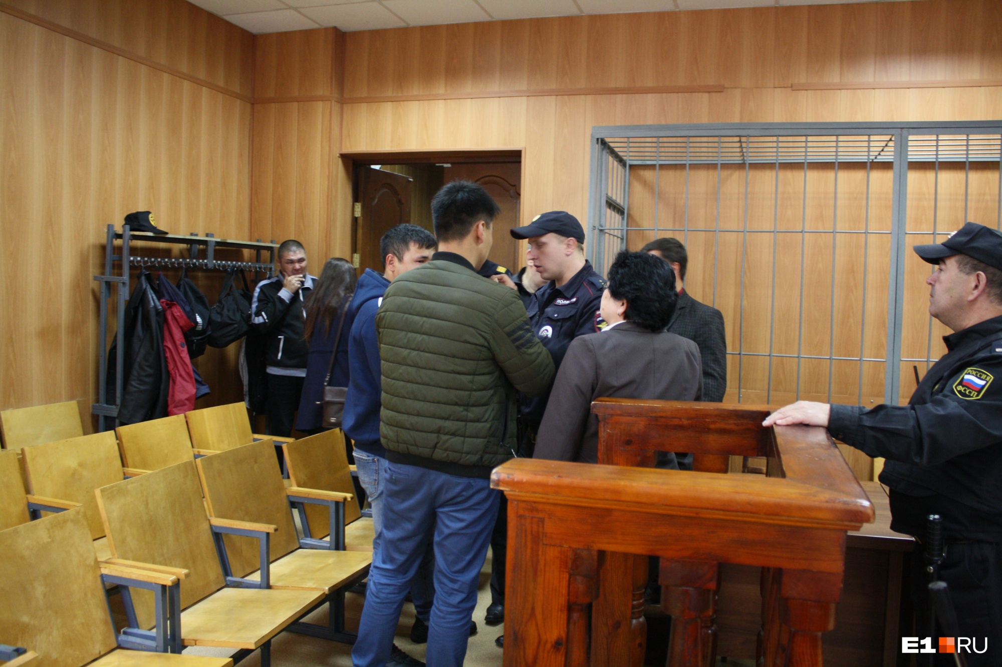 На Саграева и Абакирова надели наручники в зале суда