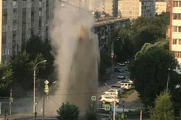 Гейзер высотой с многоэтажку Гейзер высотой с многоэтажку 
