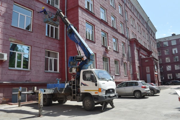 Ремонт фасадов первого корпуса и общежитий в НГТУ приурочили к Молодёжному чемпионату мира по хоккею, который пройдёт в Новосибирске через четыре года Ремонт фасадов первого корпуса и общежитий в НГТУ приурочили к Молодёжному чемпионату мира по хоккею, который пройдёт в Новосибирске через четыре года