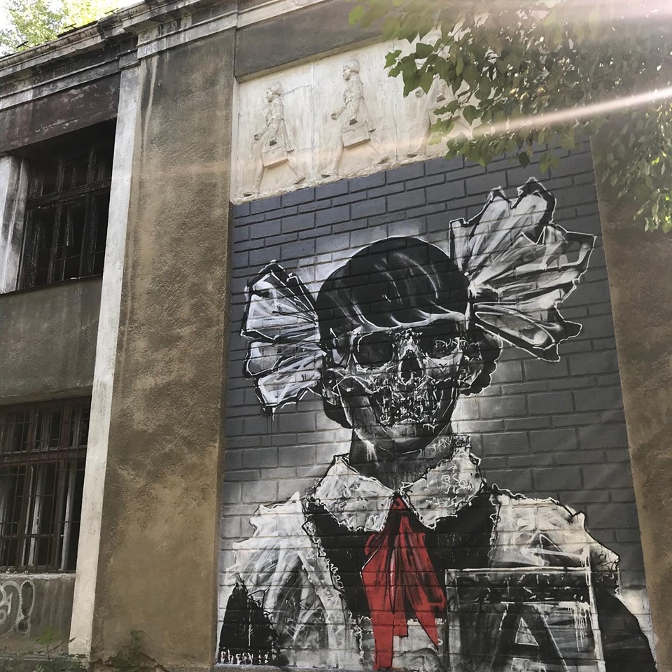 Над ними трудился художник Chervi из Бишкека Над ними трудился художник Chervi из Бишкека 