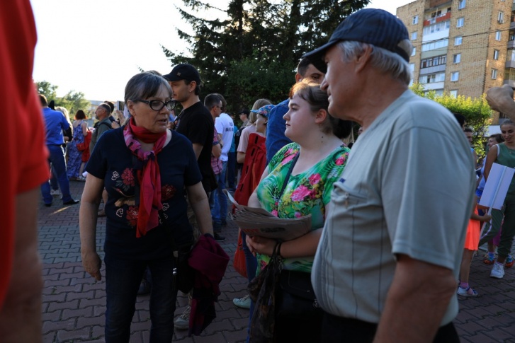 Митингующим разрешили собраться на Красной площади Митингующим разрешили собраться на Красной площади