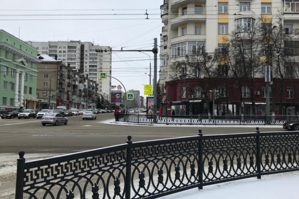 Сейчас перейти проспект Ленина на этом участке напрямую невозможно Сейчас перейти проспект Ленина на этом участке напрямую невозможно