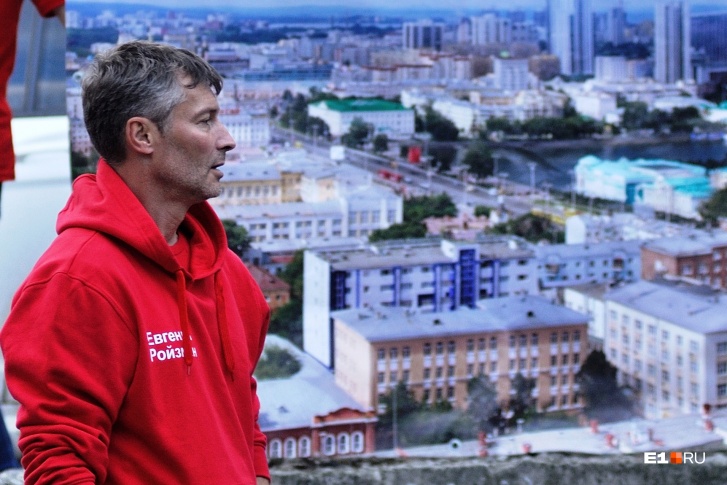 Ройзман отмечает, что то, в чем подозревают Ивана, не похоже на сбыт наркотиков. А вот попытка их подкинуть — вполне Ройзман отмечает, что то, в чем подозревают Ивана, не похоже на сбыт наркотиков. А вот попытка их подкинуть — вполне