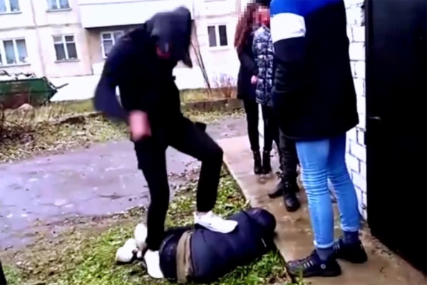 Подросток получил десятки сильных ударов по всему телу Подросток получил десятки сильных ударов по всему телу 