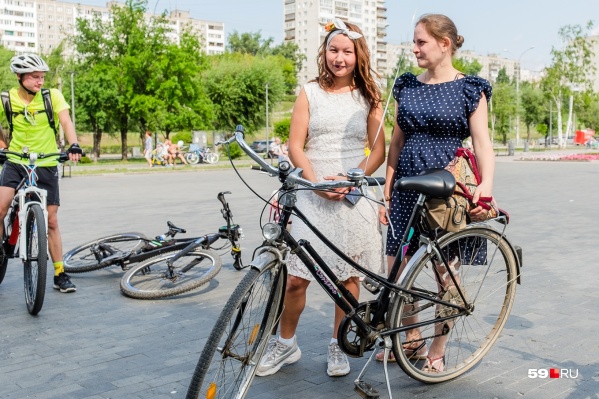 Велодорожки на улице Ленина, в том числе рядом с Театром-Театром, обновят: установят столбики, нанесут разметку Велодорожки на улице Ленина, в том числе рядом с Театром-Театром, обновят: установят столбики, нанесут разметку