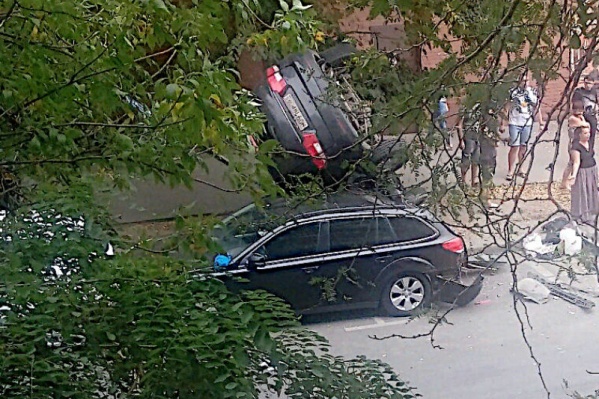 Серьезная авария произошла на Буденновском Серьезная авария произошла на Буденновском 