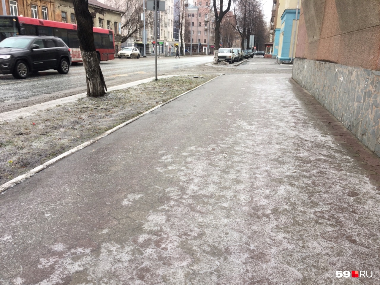 Вот такой гололёд на Екатерининской Вот такой гололёд на Екатерининской