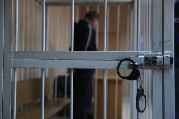 Под арестом мужчине предстоит провести трое суток Под арестом мужчине предстоит провести трое суток