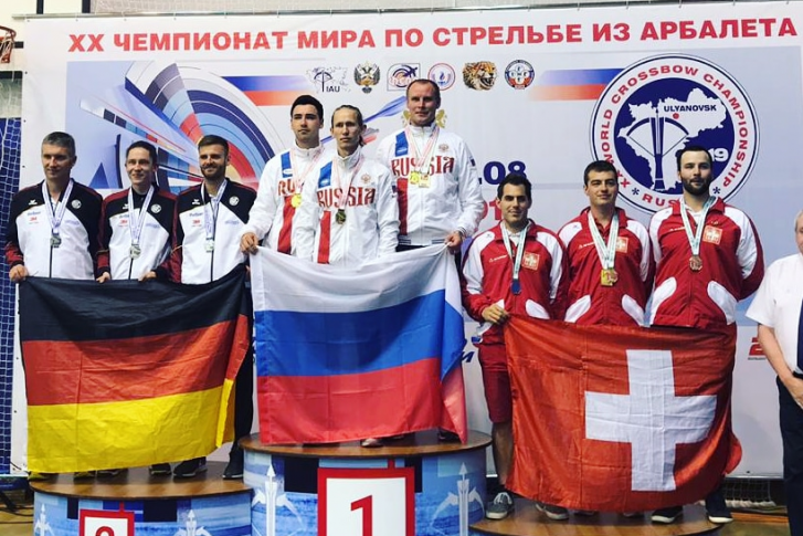 Станислав Кузнецов (четвёртый справа) завоевал золотую медаль в составе сборной России
