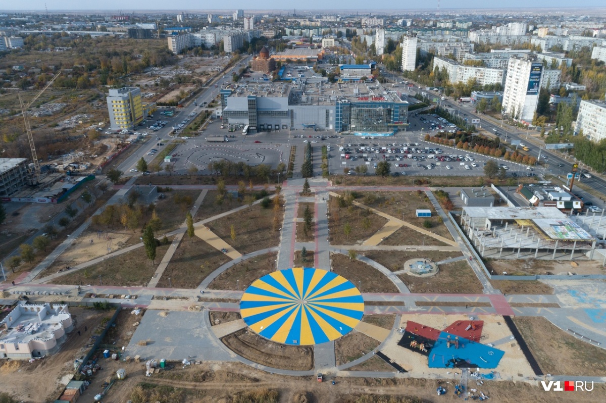 По взлетной полосе: в Дзержинском районе Волгограда открыли парк Героев — летчиков