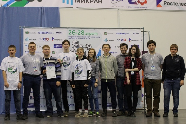 Шансы на участие пермских школьников в международном чемпионате по робототехнике выросли — им планирует помочь благотворитель из Санкт-Петербурга Шансы на участие пермских школьников в международном чемпионате по робототехнике выросли — им планирует помочь благотворитель из Санкт-Петербурга