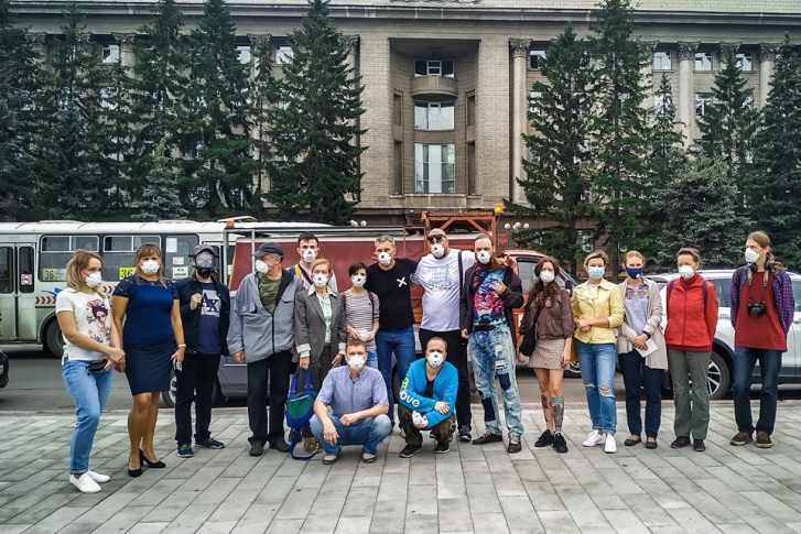 Вчера красноярцы в респираторах <a href="https://ngs24.ru/news/more/66173290/" target="_blank" class="_">вышли протестовать</a> против смога к зданию правительства края Вчера красноярцы в респираторах <a href="https://ngs24.ru/news/more/66173290/" target="_blank" class="_">вышли протестовать</a> против смога к зданию правительства края