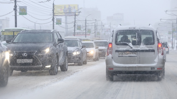 Фронт работ. Сколько ещё в Челябинске будет идти снег, и как чистят дороги в городе