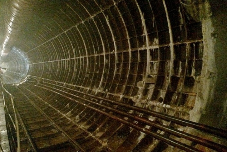 Тоннель метро между Высотной и Копылова, построенный в 90-е