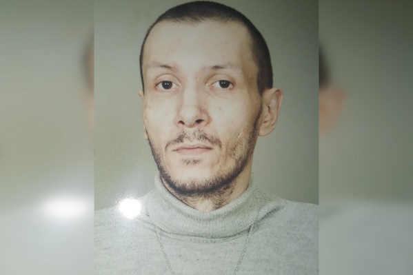 Ренату 43 года, но после травмы он ведет себя как ребенок Ренату 43 года, но после травмы он ведет себя как ребенок