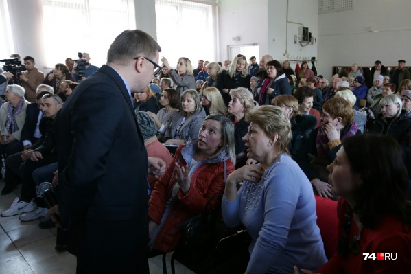 Минздрав создал специальную комиссию после вчерашней встречи Алексея Текслера с жильцами дома № 164 на Карла Маркса Минздрав создал специальную комиссию после вчерашней встречи Алексея Текслера с жильцами дома № 164 на Карла Маркса