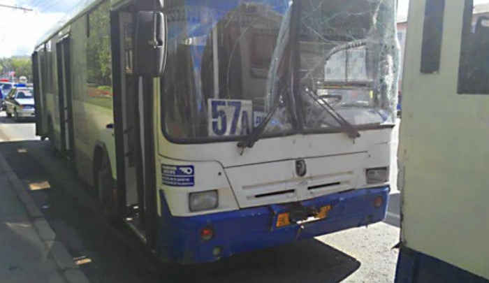 В центре Уфы столкнулись два пассажирских автобуса