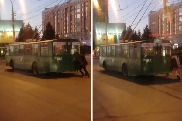 Троллейбус остановился возле ГПНТБ из-за того, что в контактной сети пропало напряжение Троллейбус остановился возле ГПНТБ из-за того, что в контактной сети пропало напряжение
