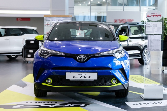 На футуристический C-HR сейчас действует скидка 350 000 рублей На футуристический C-HR сейчас действует скидка 350 000 рублей
