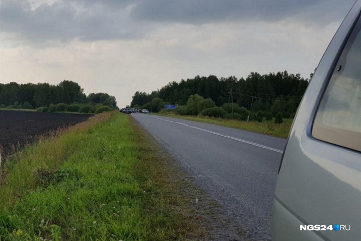 Водитель погиб ночью на трассе. Один из его попутчиков оказался в больнице Водитель погиб ночью на трассе. Один из его попутчиков оказался в больнице