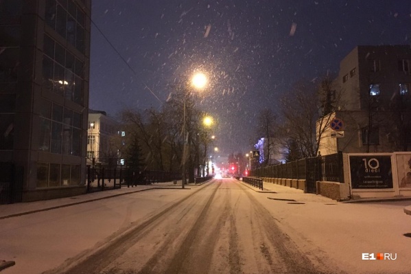 Снег пока не тает Снег пока не тает