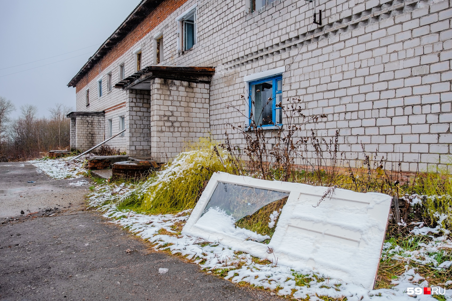 Брошенным оказался даже дом 90-х годов постройки Брошенным оказался даже дом 90-х годов постройки
