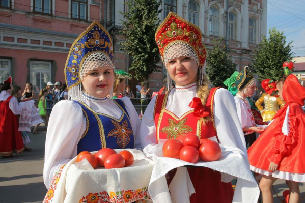 На празднике можно и вкусно поесть, и вспомнить веселые народные традиции На празднике можно и вкусно поесть, и вспомнить веселые народные традиции
