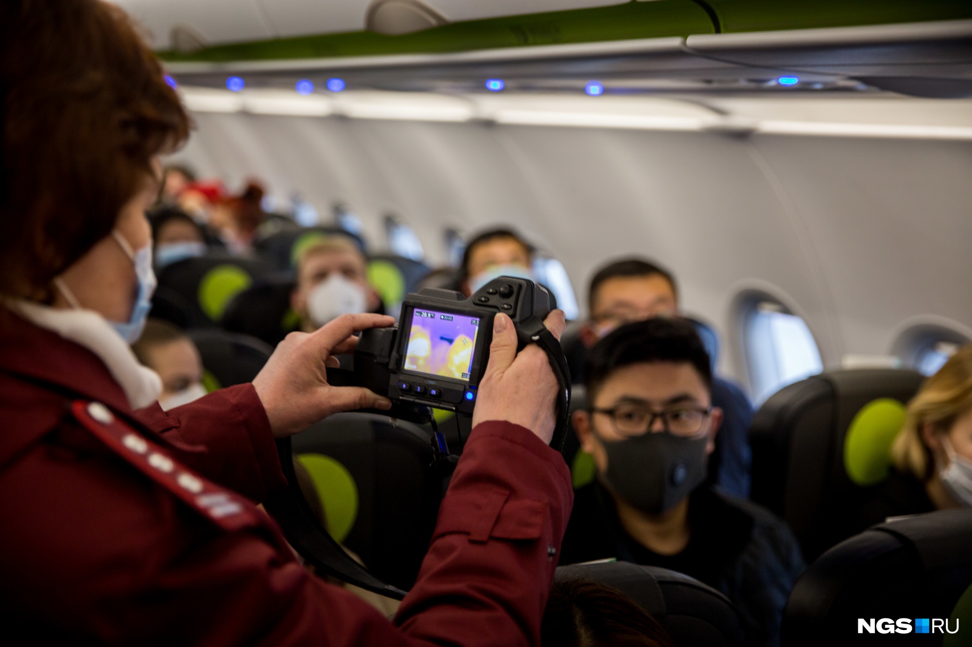 Пока не проверят каждого, а на рейсе из Пекина их 138 человек, никого не выпустят в аэропорт<br>