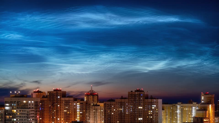 Смотрите, как красиво: ночью над Екатеринбургом появились серебристые облака